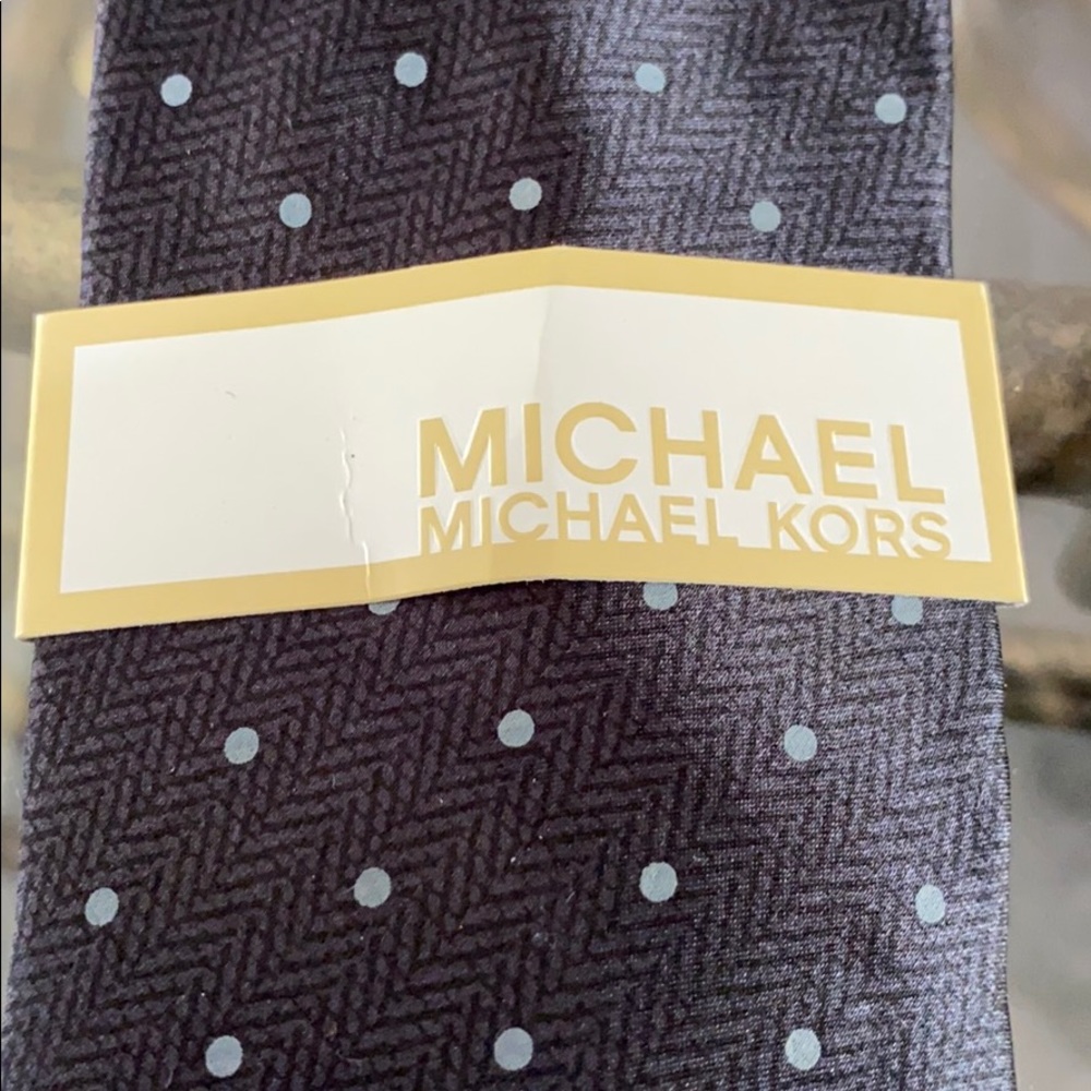 Tie - Picture 2 of 4